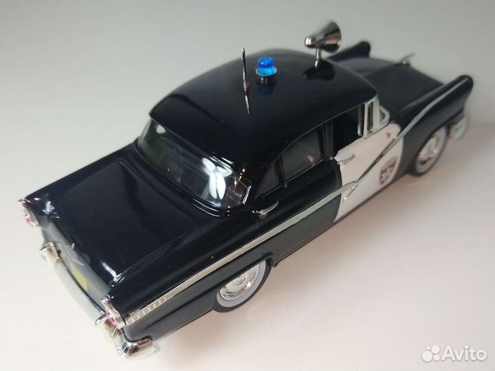 Модель Ford Fairlane Полиция автомобиля 1:43