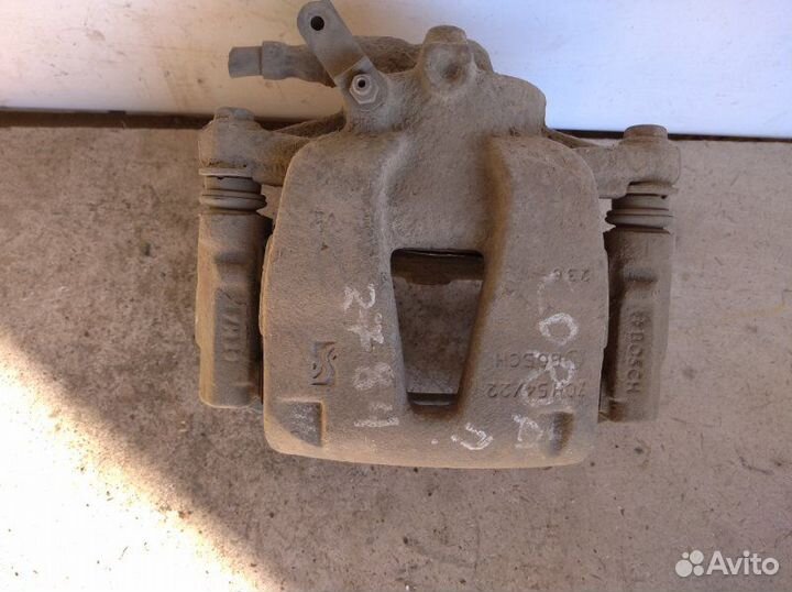 Суппорт передний правый Opel Corsa D 2006-2015