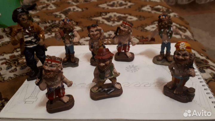 Коллекция фигурок пиратов