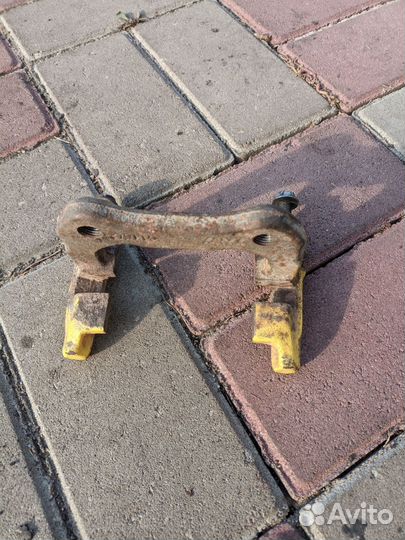 Скоба суппорта renault megane 2