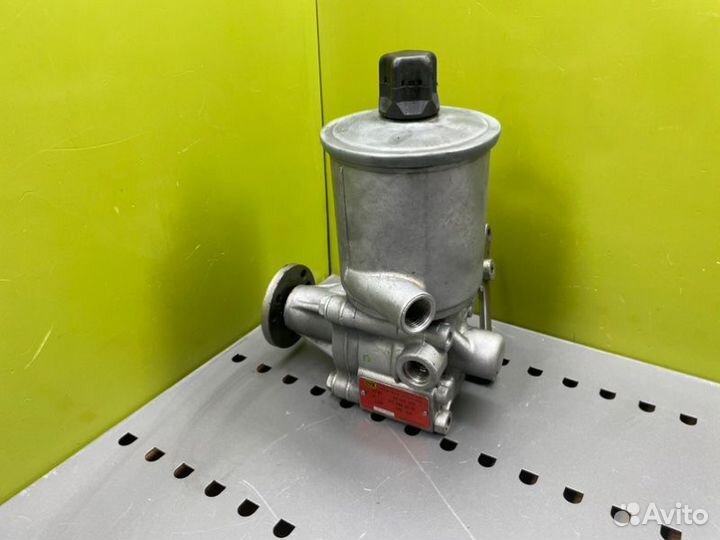 Насос гур Mercedes-Benz W124 M104 2.8 1993