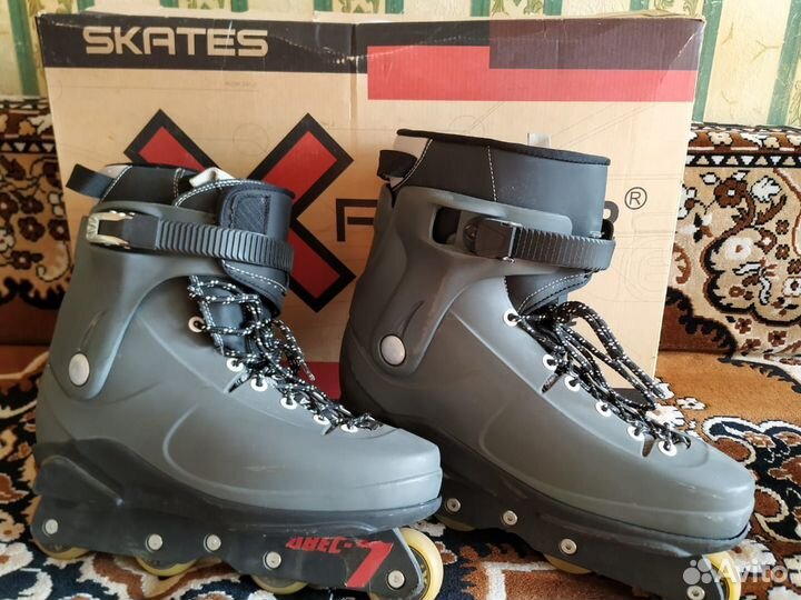 Роликовые коньки