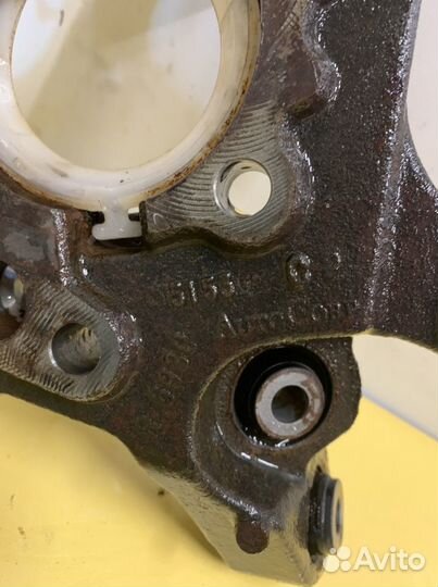 Ниссан Pathfinder R52 Кулак задний правый