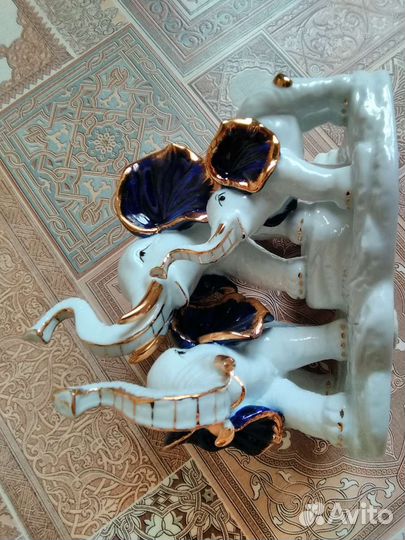 Семья слонов