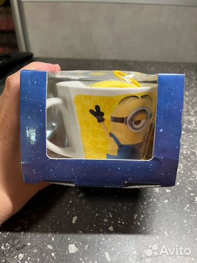 Новая кружка + игрушка Миньон