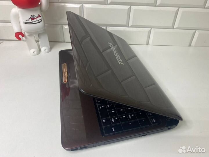 Toshiba l755 Core i5-2410M/RAM 8gb/GT 525