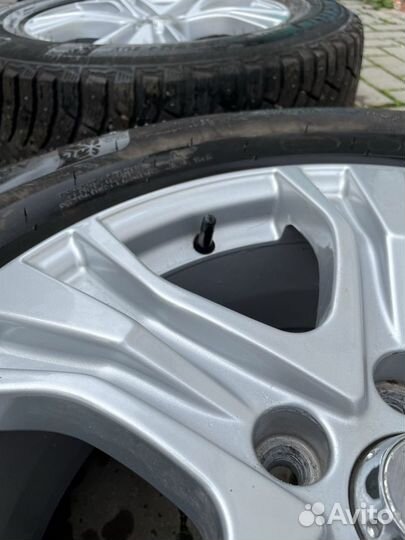 Michelin X-Ice North 4 SUV 225/65 R17