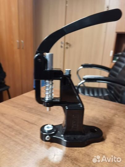 Пресс для установки фурнитуры