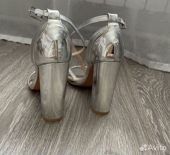 Босоножки 36