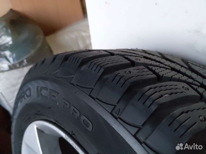 GT Radial Champiro IcePro 215/60 R16 95T