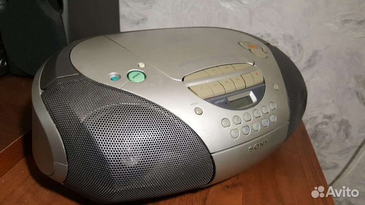 CD магнитола Sony