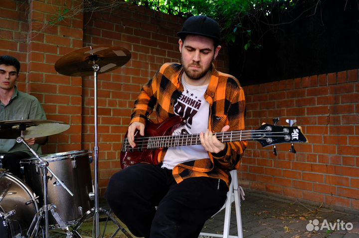 Уроки игры на гитаре Школа музыки Music Club