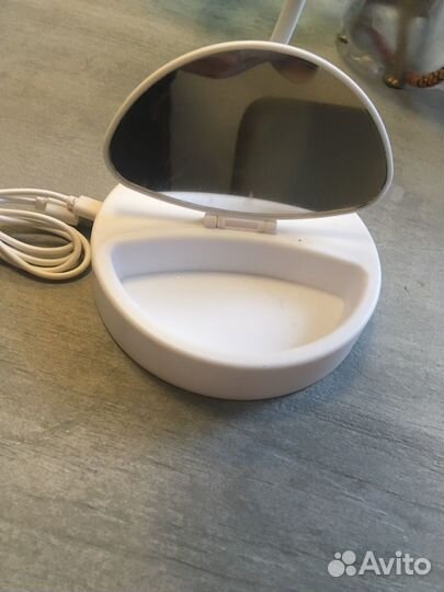 Настольная лампа