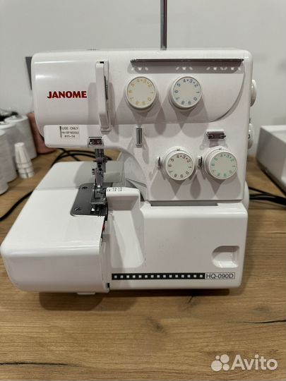 Оверлок Janome HQ-090D