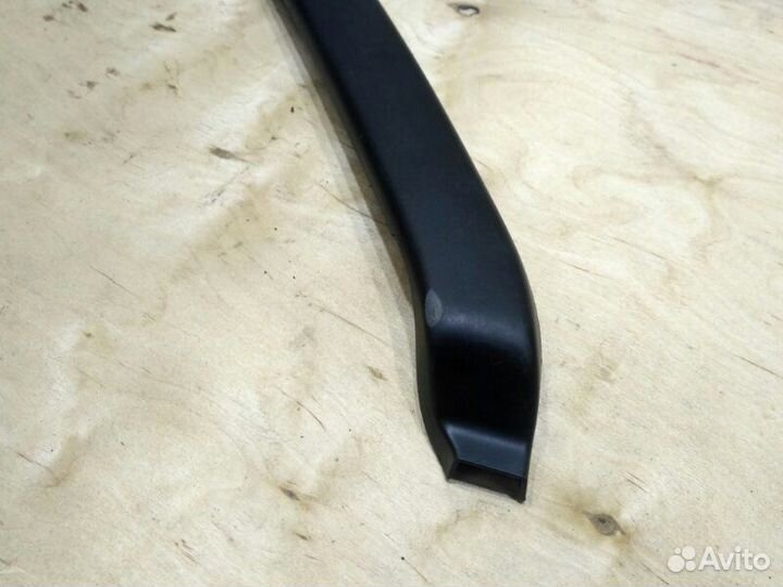 Накладка петли багажника правая Porsche Cayenne