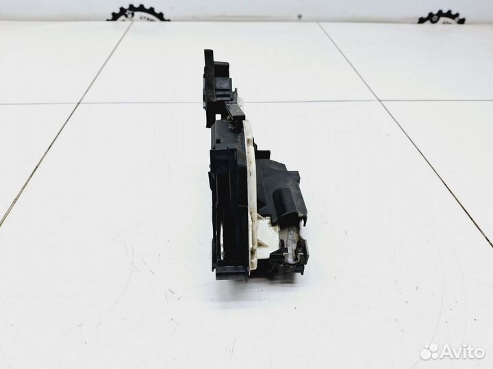 Замок двери задней левой VW Polo Sedan 2010-2020