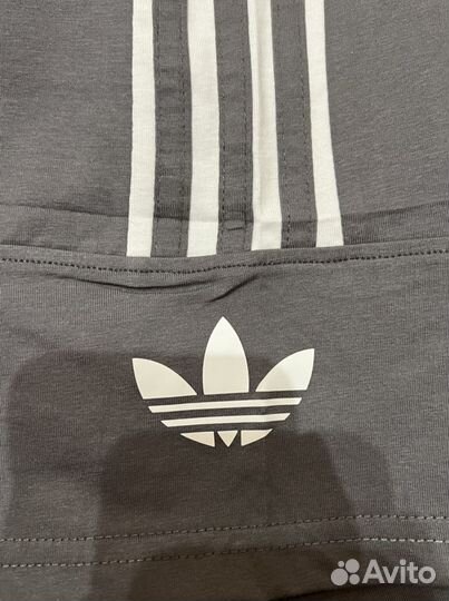 Серая футболка adidas