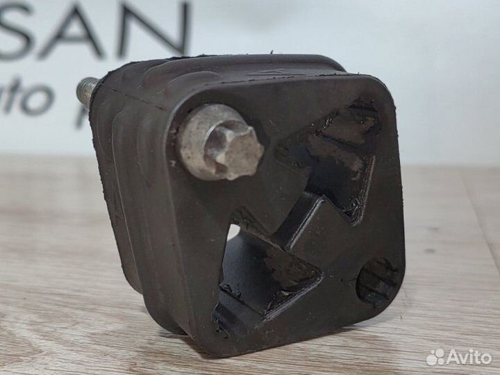 Резиновый подвес системы выхлопа Bmw 5 F10 N63B44