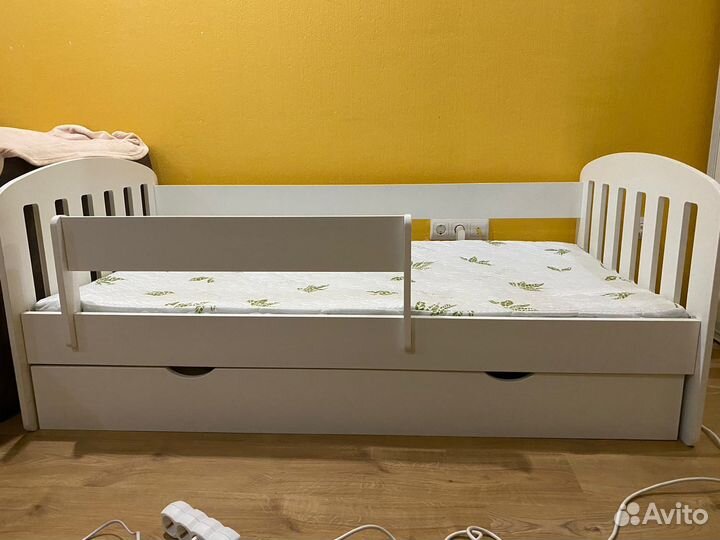 Детская кровать от 3 лет с бортиками + матрас
