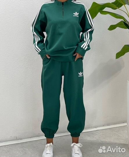 Спортивный костюм женский adidas