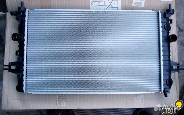 Радиатор охлаждения Opel Astra H