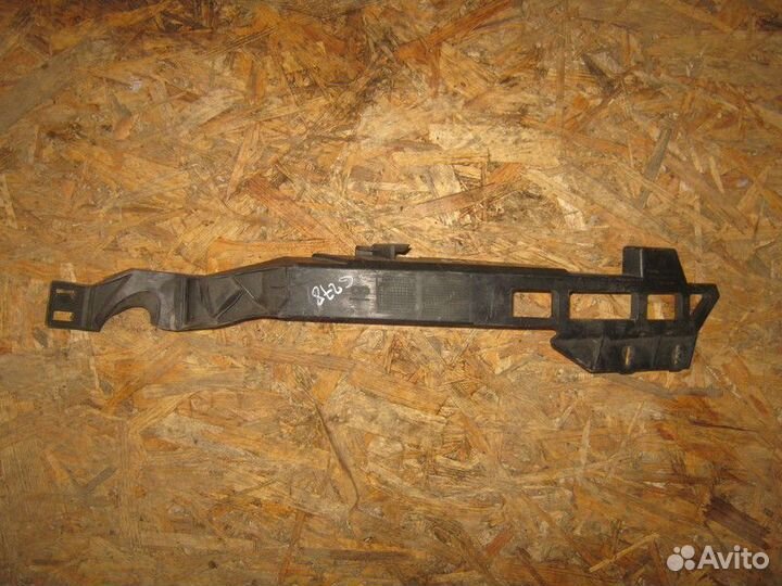 Кронштейн переднего бампера правый Opel Astra J GT