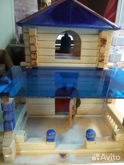 Кормушка для птиц и белок