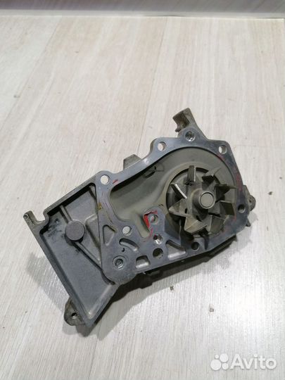 Помпа водяной насос Renault sandero stepway 2