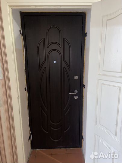 Дверь входная металлическая бу