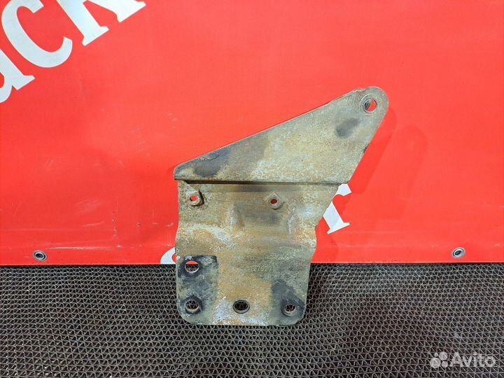 Кронштейн радиатора правый Scania 5-series