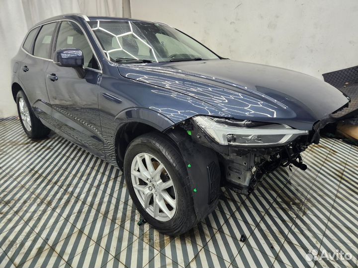 Volvo XC60 2.0 AT, 2020, битый, 18 000 км