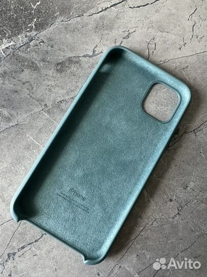 Чехолы на iPhone 11