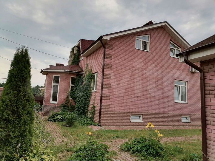 Коттедж 400 м² на участке 15 сот.