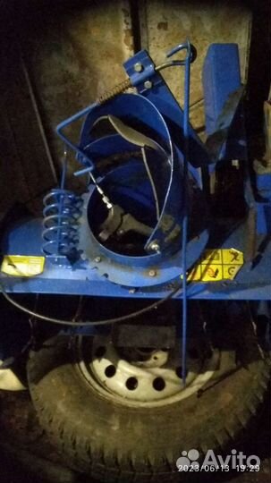 Снегоуборочная приставка к мотоблоку