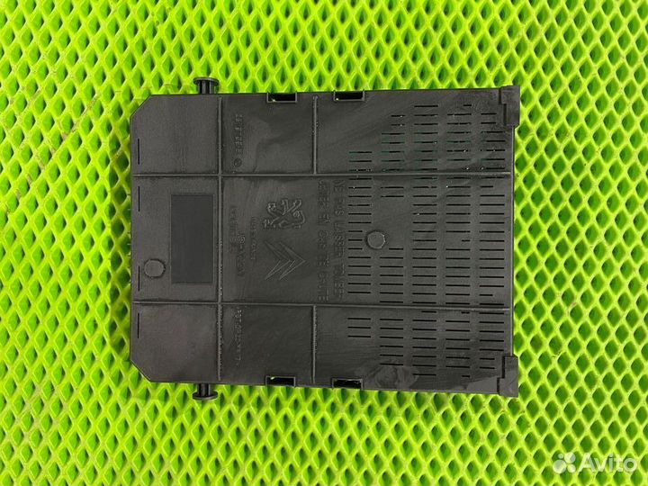 Салонный блок предохранителей на пежо 308