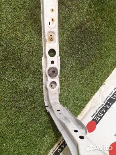 Рамка радиатора Toyota Auris ZRE151 1zrfe 2007