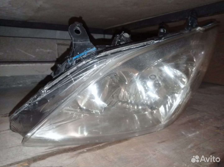 Фара правая Toyota Corolla 120 Allex /Runx