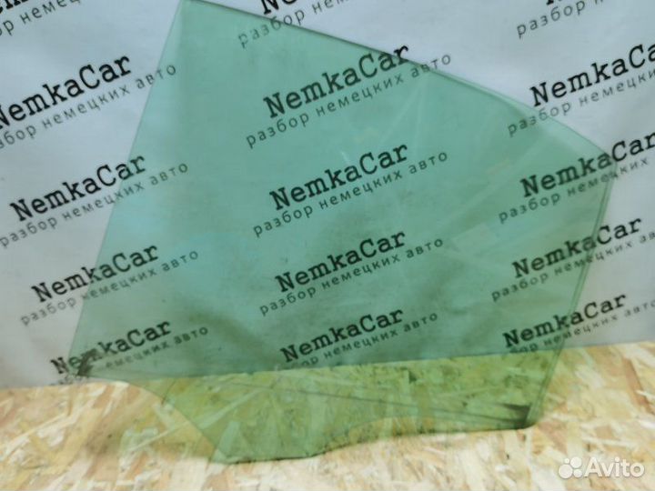 Стекло двери заднее левое Mercedes-Benz C-Class