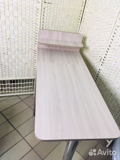 Маникюрный стол