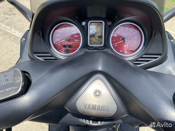 Yamaha T-max