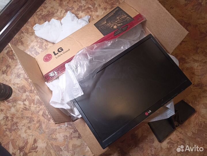 LED монитор LG Flatron 19en33S-BA 47см