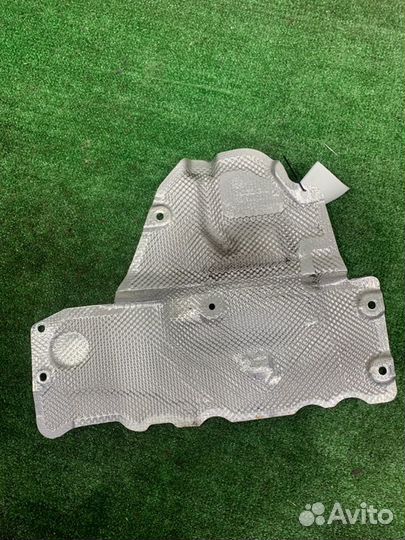 Тепловой экран правый Bmw 328I F30 N20B20A 2012