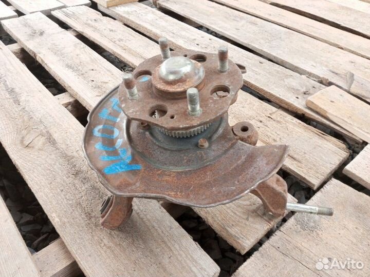 Кулак поворотный задний левый Honda Accord 6 wagon