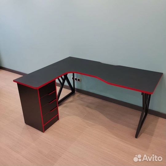 Компьютерный стол угловой