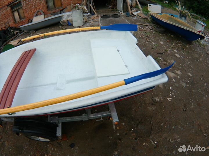 Лодка гребная