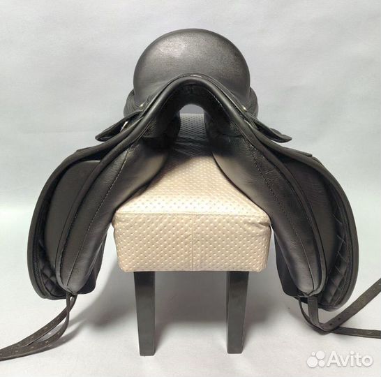 Выездковое седло Ryder Legacy