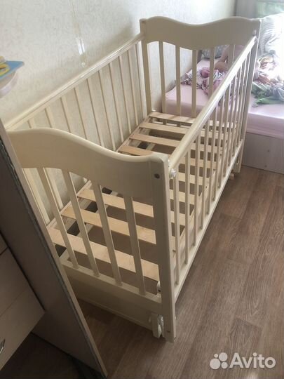 Детская кровать с маятником (продольный )