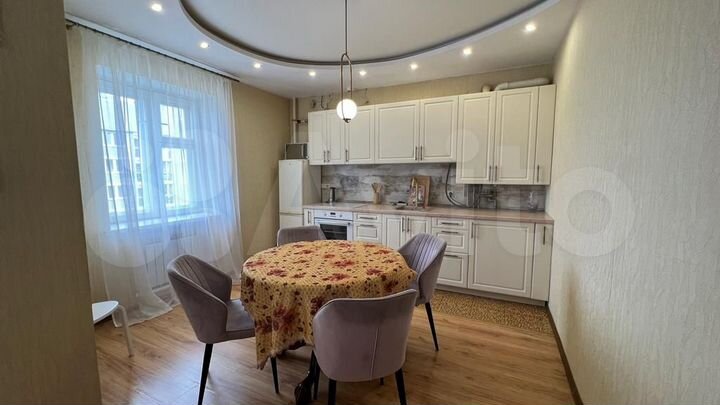 3-к. квартира, 94 м², 6/8 эт.