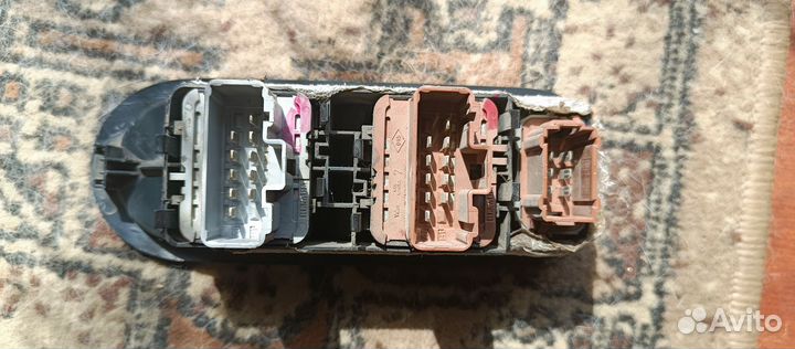 Блок кнопок стеклоподъемников Renault Megane 2