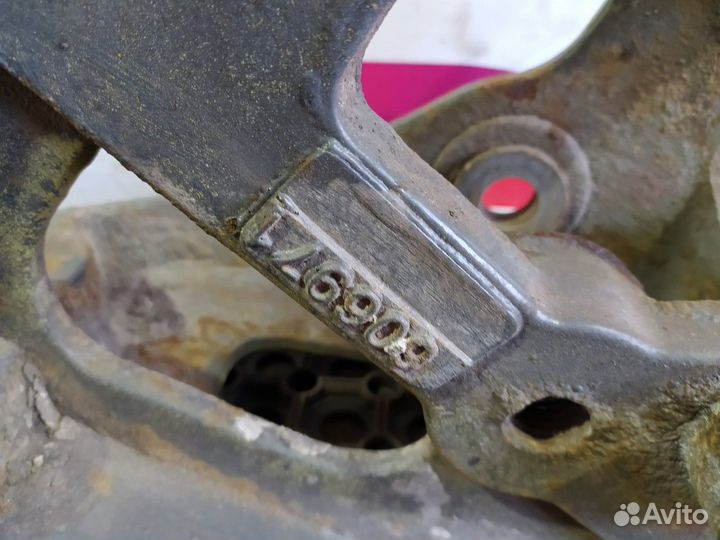 1606970 Кронштейн рессоры передней правый